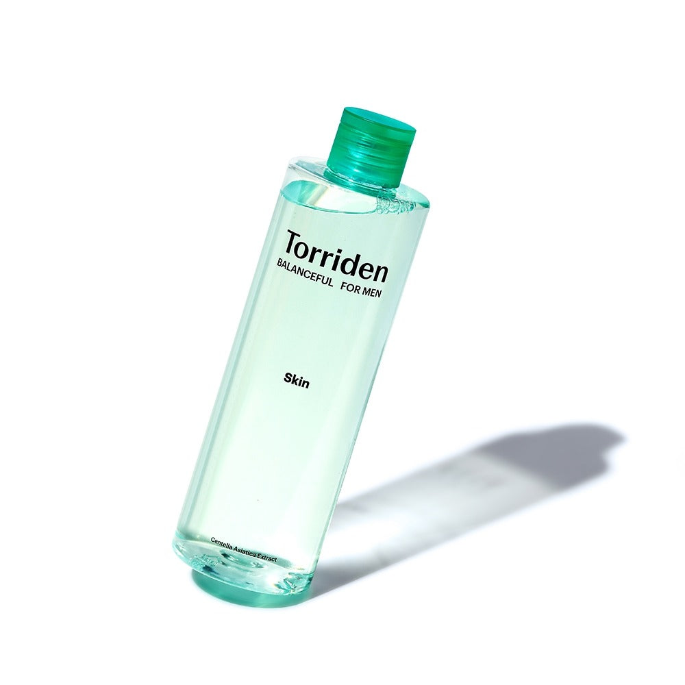 TORRIDEN Balanced For Men Cica Clearing Skin 300ml, flacon transparent vert sur fond blanc, marque Torriden en gros