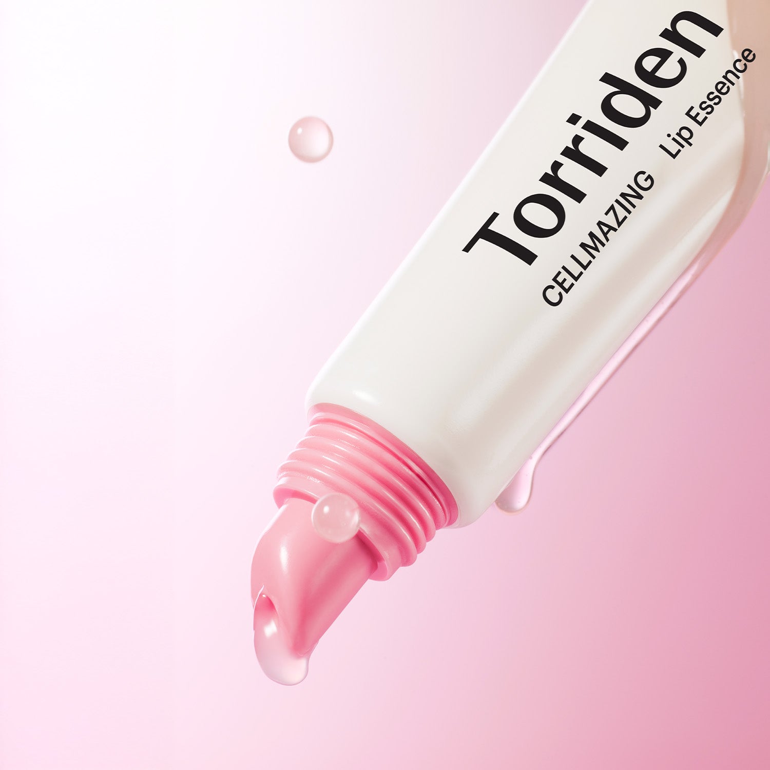 TORRIDEN Cellmazing Low Molecular Collagen Volume Lip Essence 11ml de la marque Torriden sur fond rose pastel, gros plan.