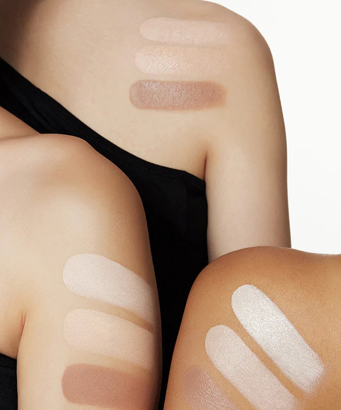 TOUCH IN SOL Pretty Filter In My Heart Stick Foundation, swatches de fond de teint sur peau, échantillons sur bras