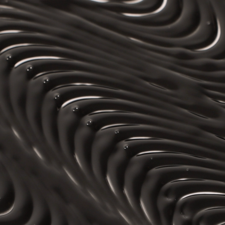 TOUCH IN SOL Vegan Again Black Eyelash Serum 5.5g de la marque, sur fond noir texturé effet gel.