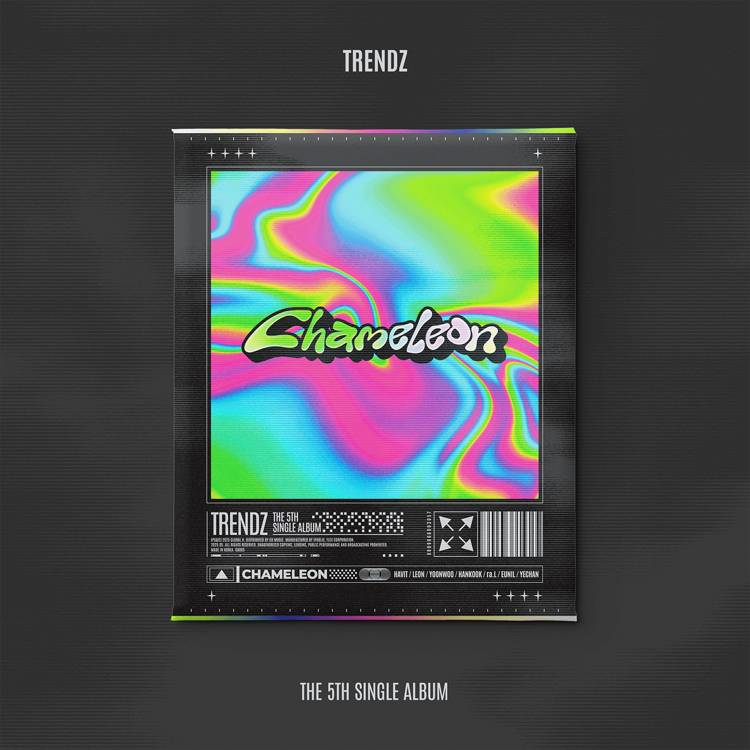 TRENDZ - 5th Single Album [Chameleon] - Album Kpop, pochette sur fond sombre, design coloré néon, visuel album.
