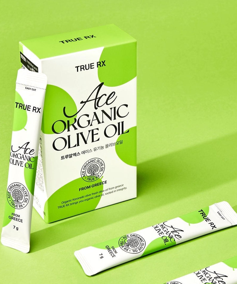 TRUE RX Ace Organic Live Oil de la marque TRUE RX, packaging vert sur fond vert, sachets et boîte visibles