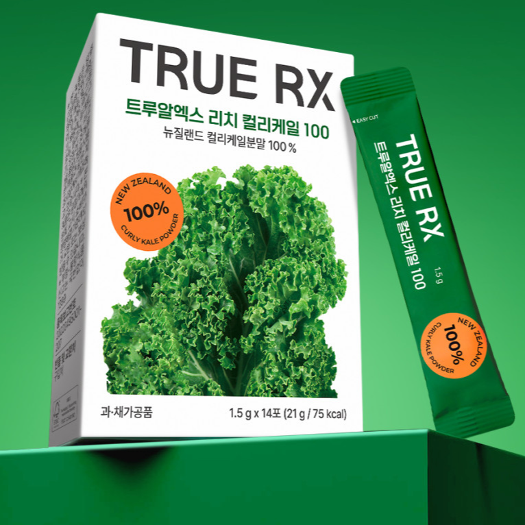 TRUE RX Rich Curly Kale Powder 100% de TRUE RX : poudre de kale, packaging vert, sacs produit sur fond vert