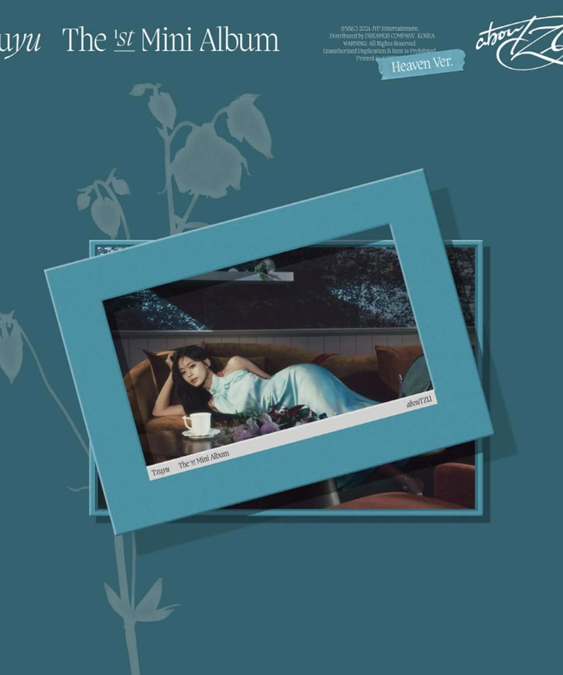 TZUYU - 1st Album [abouTZU] (Heaven ver.) - Album Kpop, visuel photo fond bleu floral du coffret TZUYU