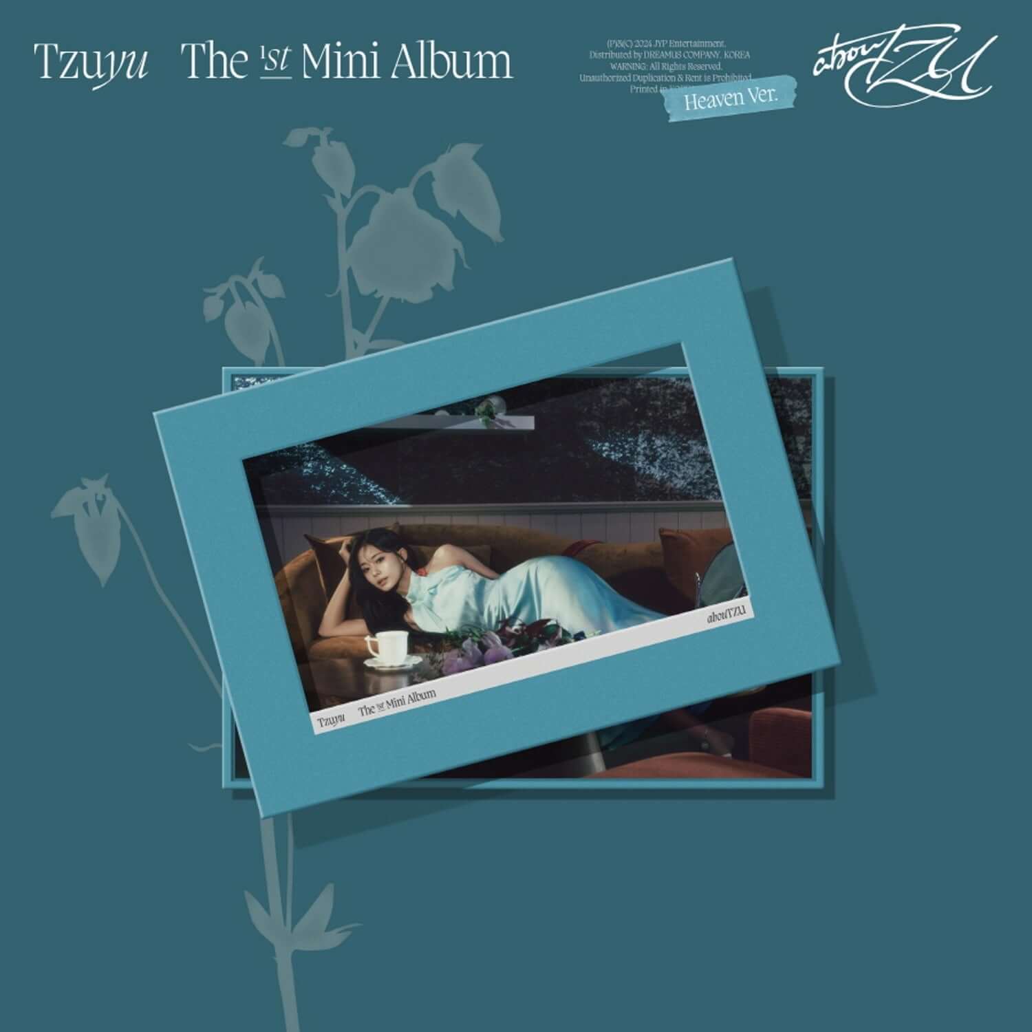 TZUYU - 1st Album [abouTZU] (Heaven ver.) - Album Kpop, visuel photo fond bleu floral du coffret TZUYU