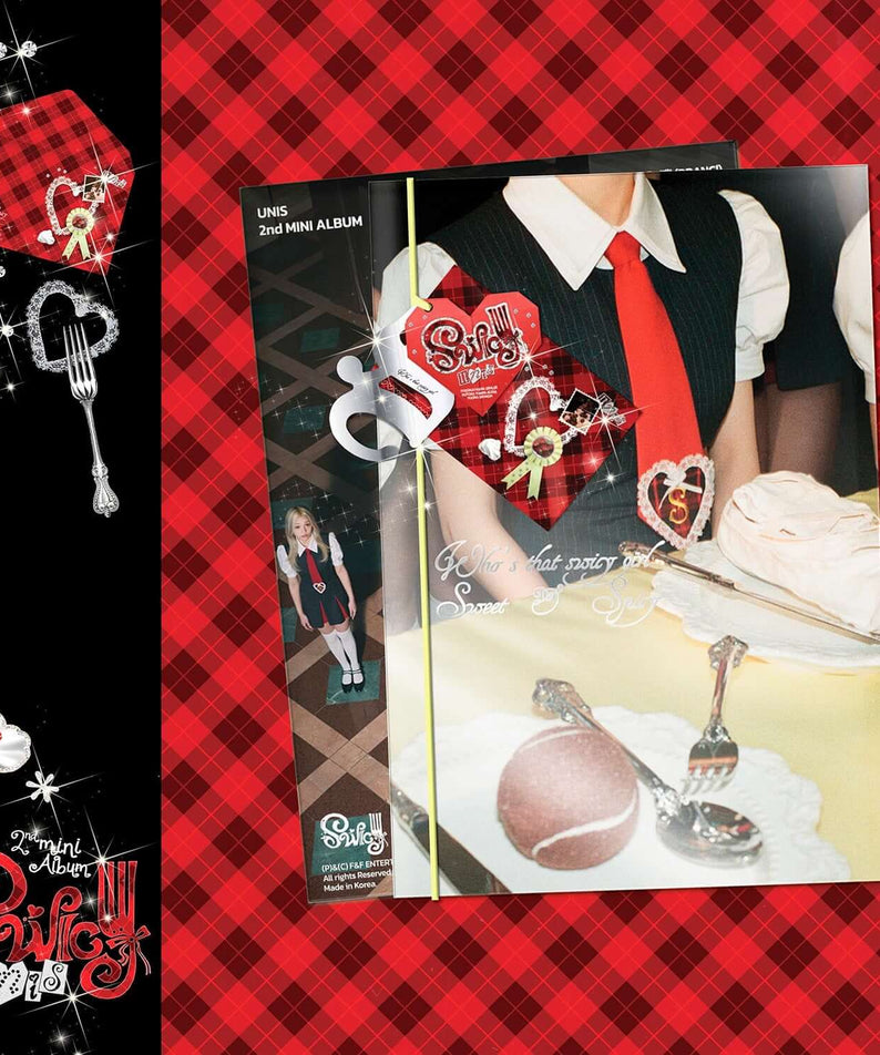 UNIS - 2nd Album [SWICY] (Archive Ver.) - Album Kpop : jaquette UNIS sur fond rouge écossais, visuel studio