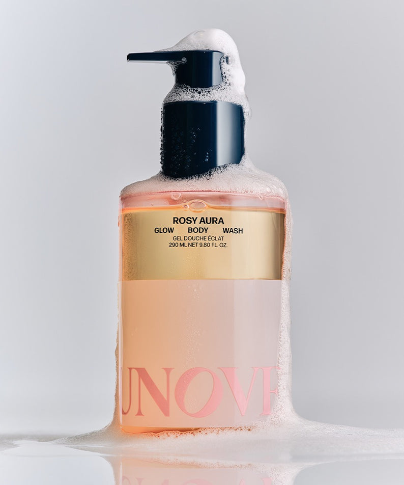 UNOVE Anove Glow Body Wash 290ml avec mousse, flacon pompe élégant.