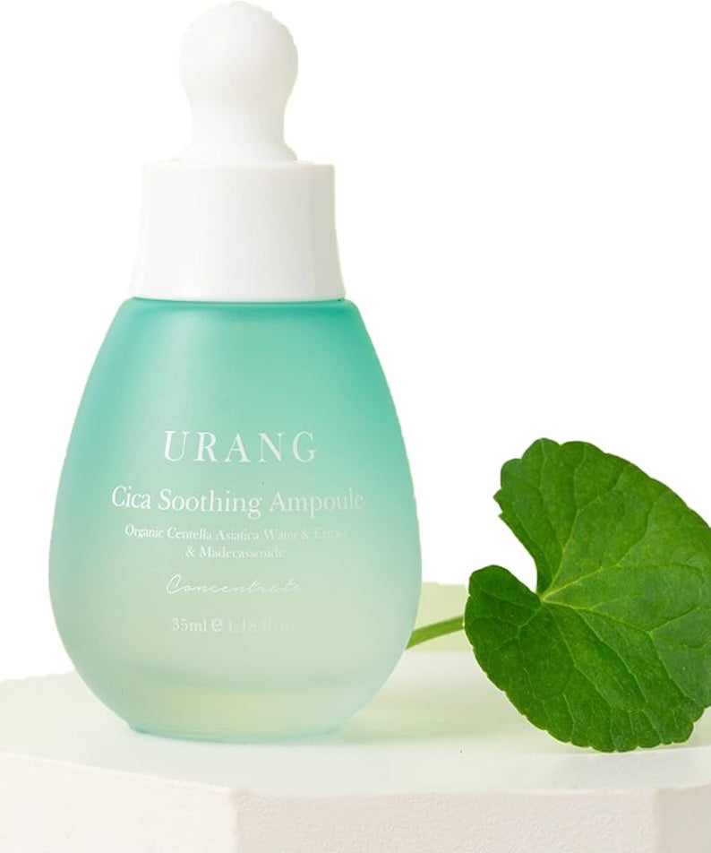 Flacon de URANG Cica Soothing Ampoule avec extrait de feuille, sérum apaisant et hydratant pour la peau, sur fond blanc.
