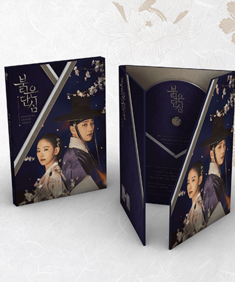 VARIOUS ARTISTS - (4CD) - Album Kpop : coffret 4 CD Kpop de marque VARIOUS ARTISTS, visuel élégant sur fond clair floral.