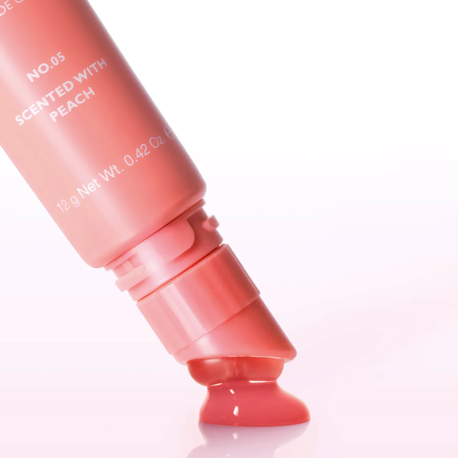 VIDIVICI Peptide Butter Tint Balm, tube dégradé sur fond clair, texture baume teint, marque VIDIVICI en gros plan.