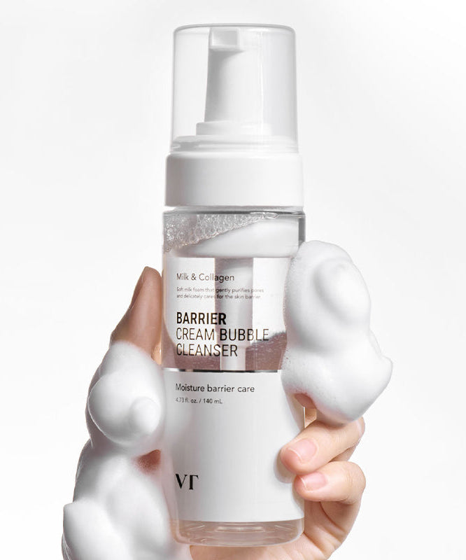 VT COSMETIC Barrier Cream Bubble Cleanser 140ml, main tenant le flacon sur fond blanc, nettoyage à bulles, marque VT