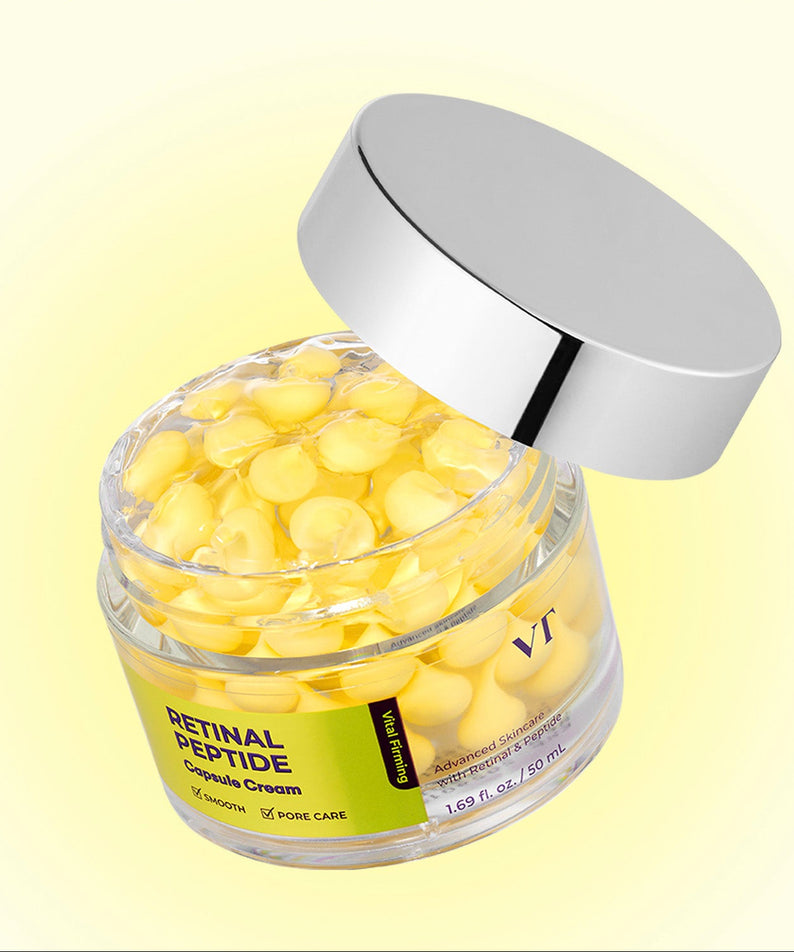 Décris l'image en français : VT COSMETIC Retinal Peptide Capsule Cream 50ml, pot jaune, sur fond jaune, marque visible.