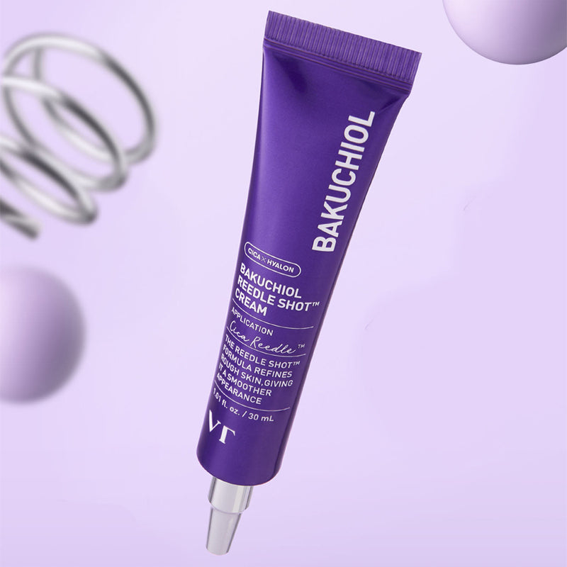 VT COSMETICS  Bakuchiol Riddle Shot Cream 30ml, tube violet sur fond pastel avec accessoires, photo produit.