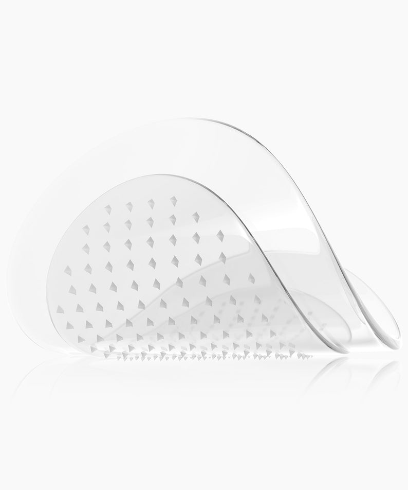 Décris l'image en français : VT COSMETICS  Garlic AC Riddle Shot Point Patch 9EA de VT COSMETICS, patch en forme de pointe, sur fond blanc.