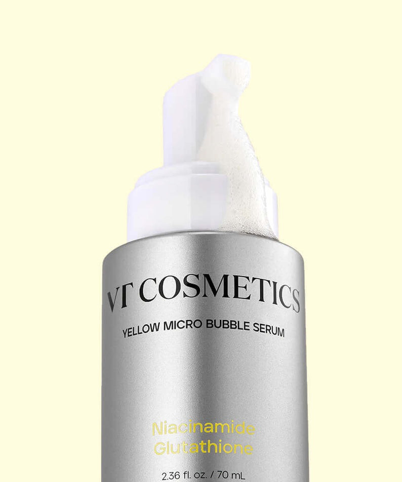 Décris l'image en français : VT COSMETICS Niacinamide Glutathione Yellow Microbubble Serum 70ml, bouteille sur fond clair.
