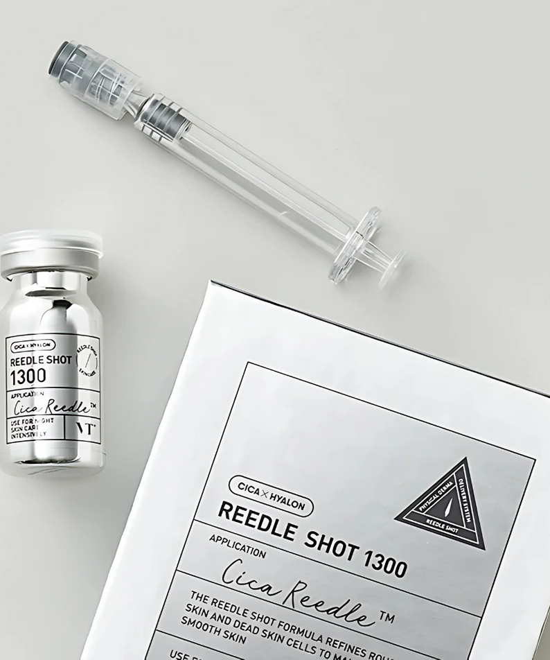 VT COSMETICS Riddle Shot 1300 8ml : sérum en flacon + seringue, sur fond clair, branding « REEDLE SHOT 1300 »