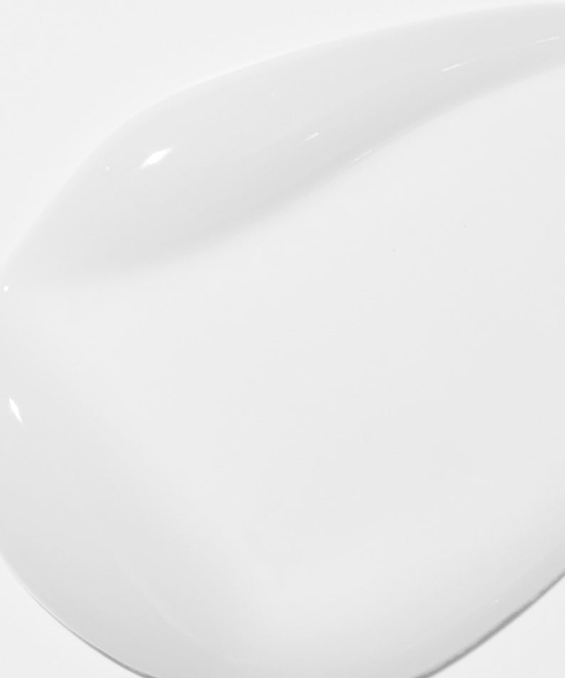 VT COSMETICS  Riddle Shot 300 50ml, crème blanche dans un cadrage rapproché sur fond clair, visuel cosmétique.