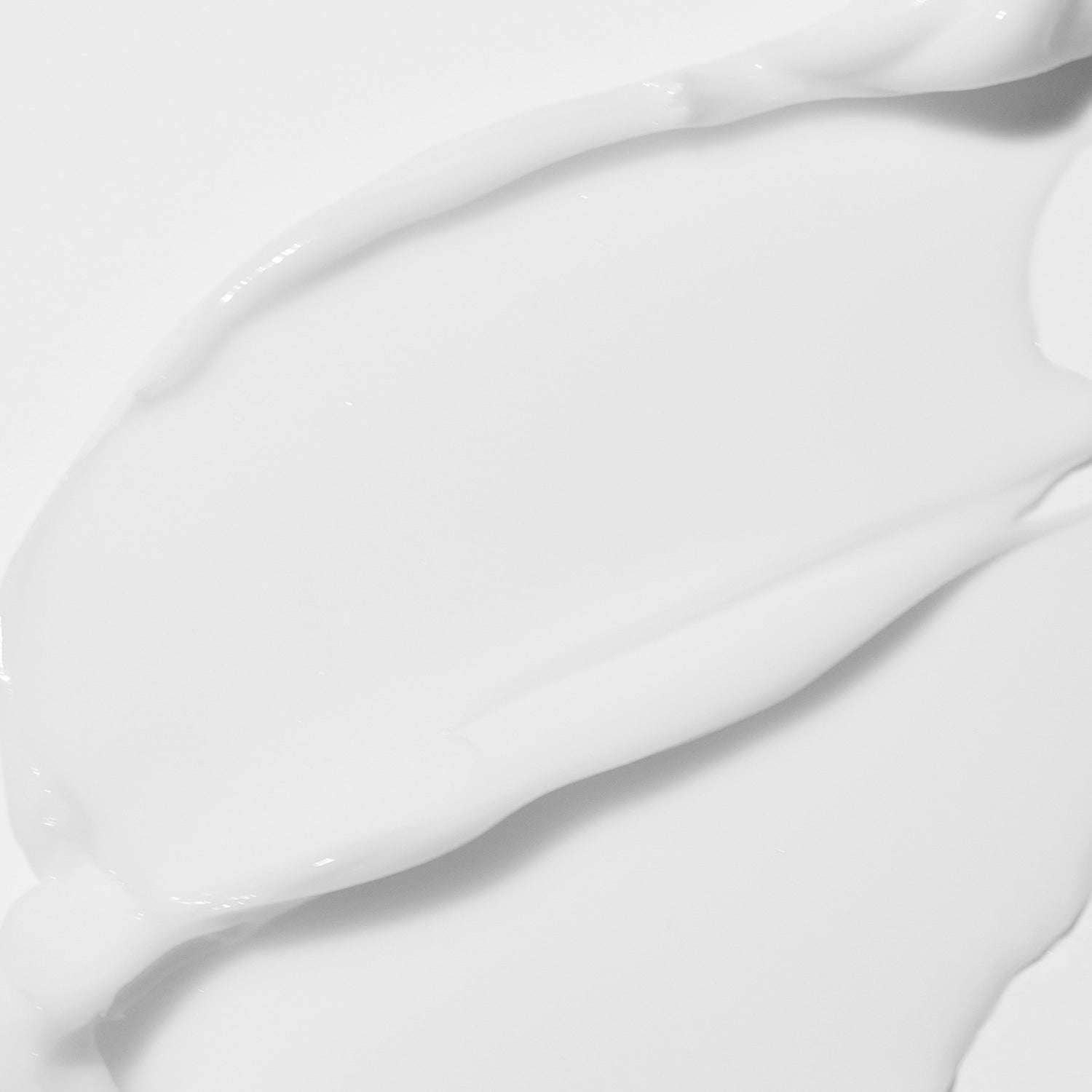 Décris l'image en français : VT COSMETICS  Riddle Shot 700 30ml, crème blanche sur fond clair, texture fluide.
