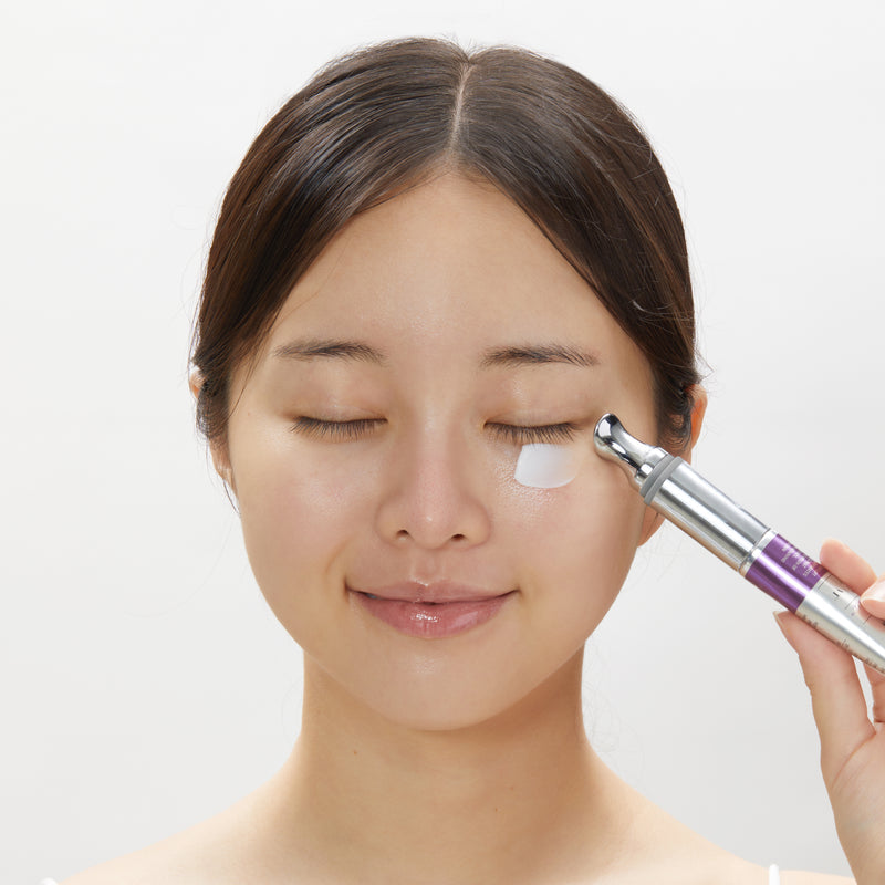 VT COSMETICS  Riddle Shot Lifting Vibration Eye Cream 15ml, soin contour des yeux sur femme, crème avec embout vibrant