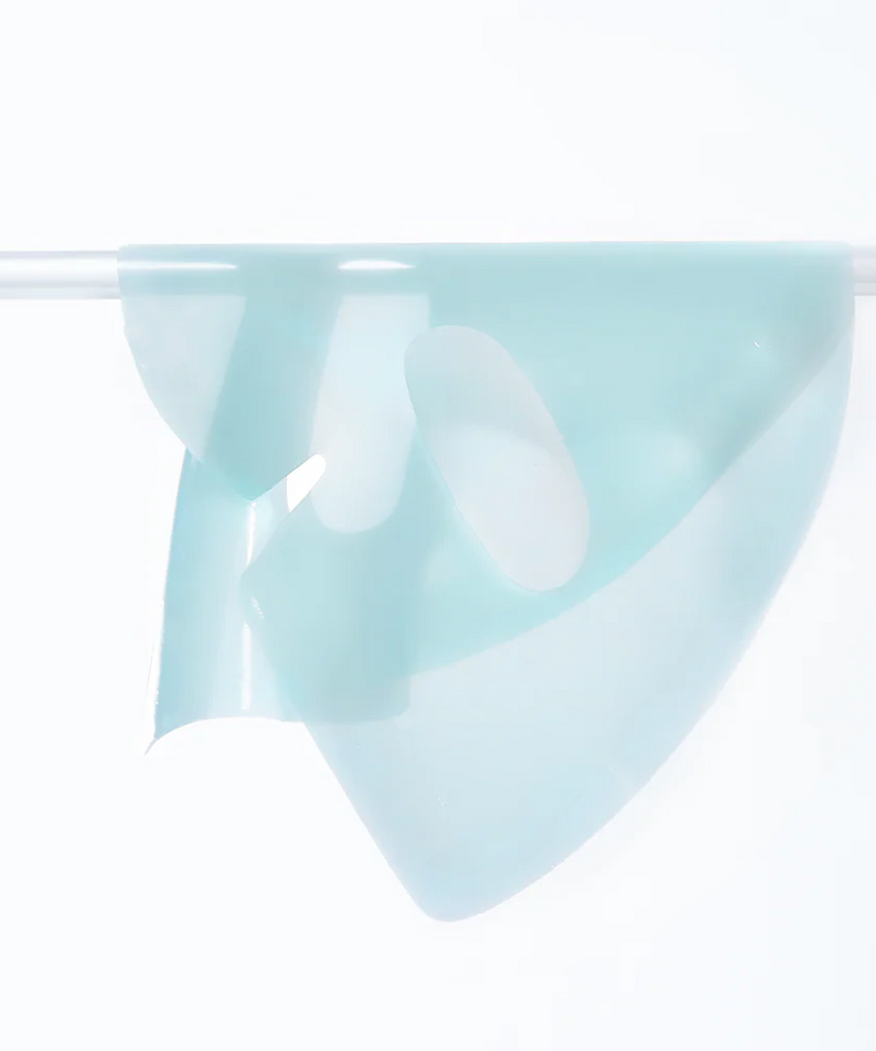 Masque VT COSMETIC PDRN Hydrogel en pack de 4 sur un fond neutre, montrant la texture hydratante et translucide du masque.