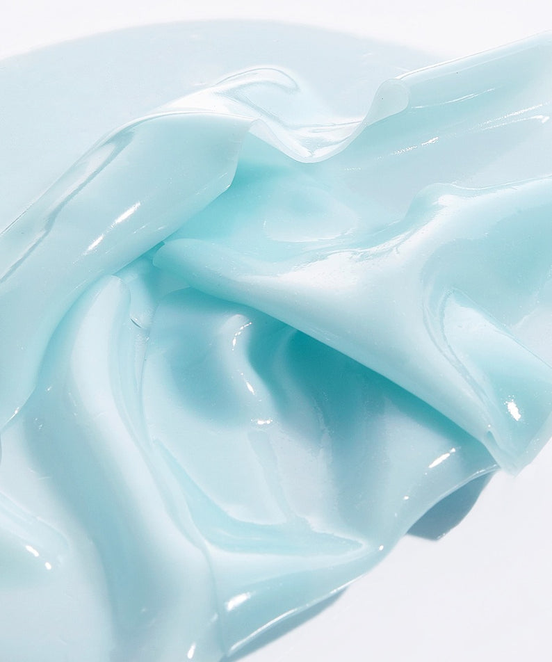 Texture du VT COSMETIC PDRN Hydrogel Mask 4 Pack, masque hydrogel hydratant et rafraîchissant, gros plan sur la consistance.