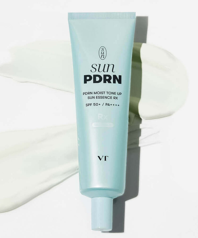 VT COSMETIC PDRN Moist Tone-Up Sun Essence RX 60ml, crème solaire hydratante avec SPF 50+, texture légère sur fond blanc.