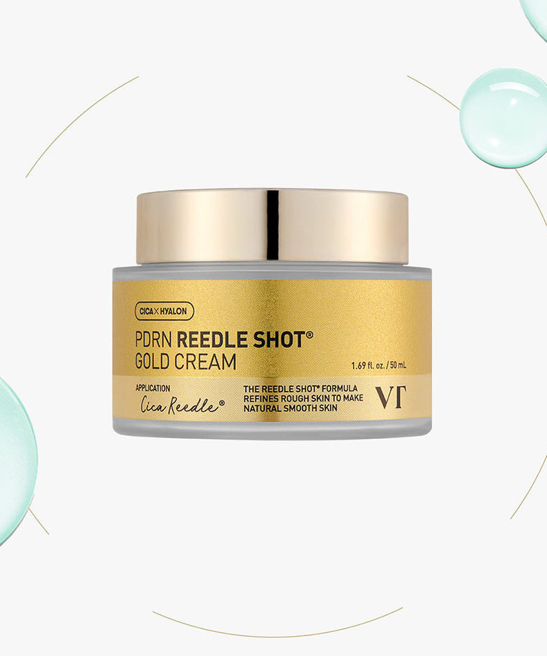 Pot de crème VT COSMETIC PDRN Riddle Shot Gold Cream 50ml sur fond blanc avec des bulles d'eau flottantes