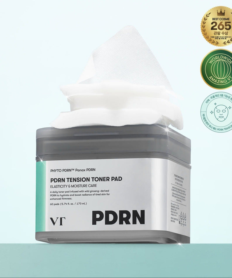 Produit de soin de la peau, VT COSMETIC PDRN Tension Toner Pads 60 Sheets avec récompenses sur le couvercle, mise en scène lumineuse.