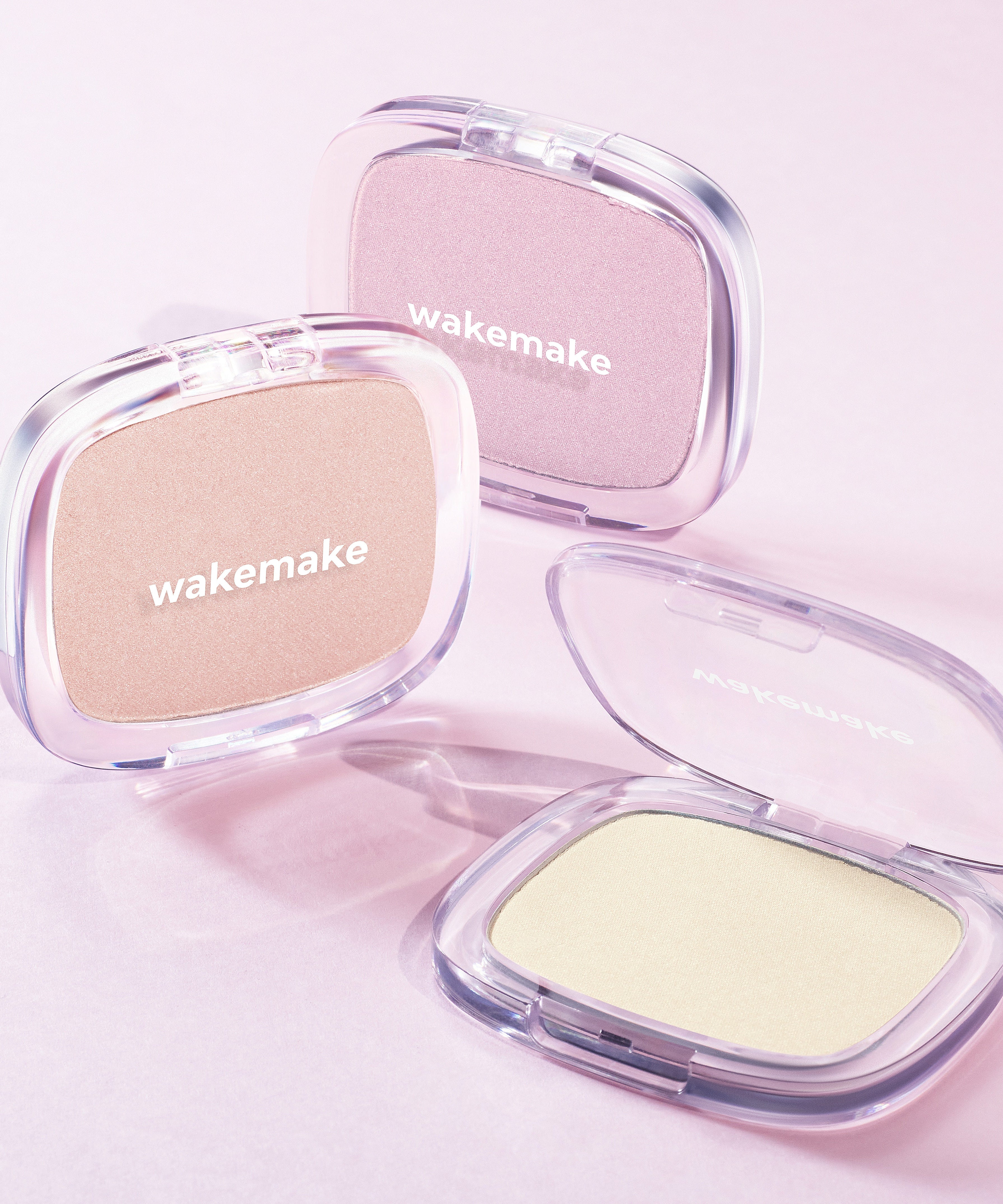 WAKE MAKE Sheer Breeze Highlighter 5g, illuminateur nacré en trois nuances élégantes, brillance subtile et texture légère.