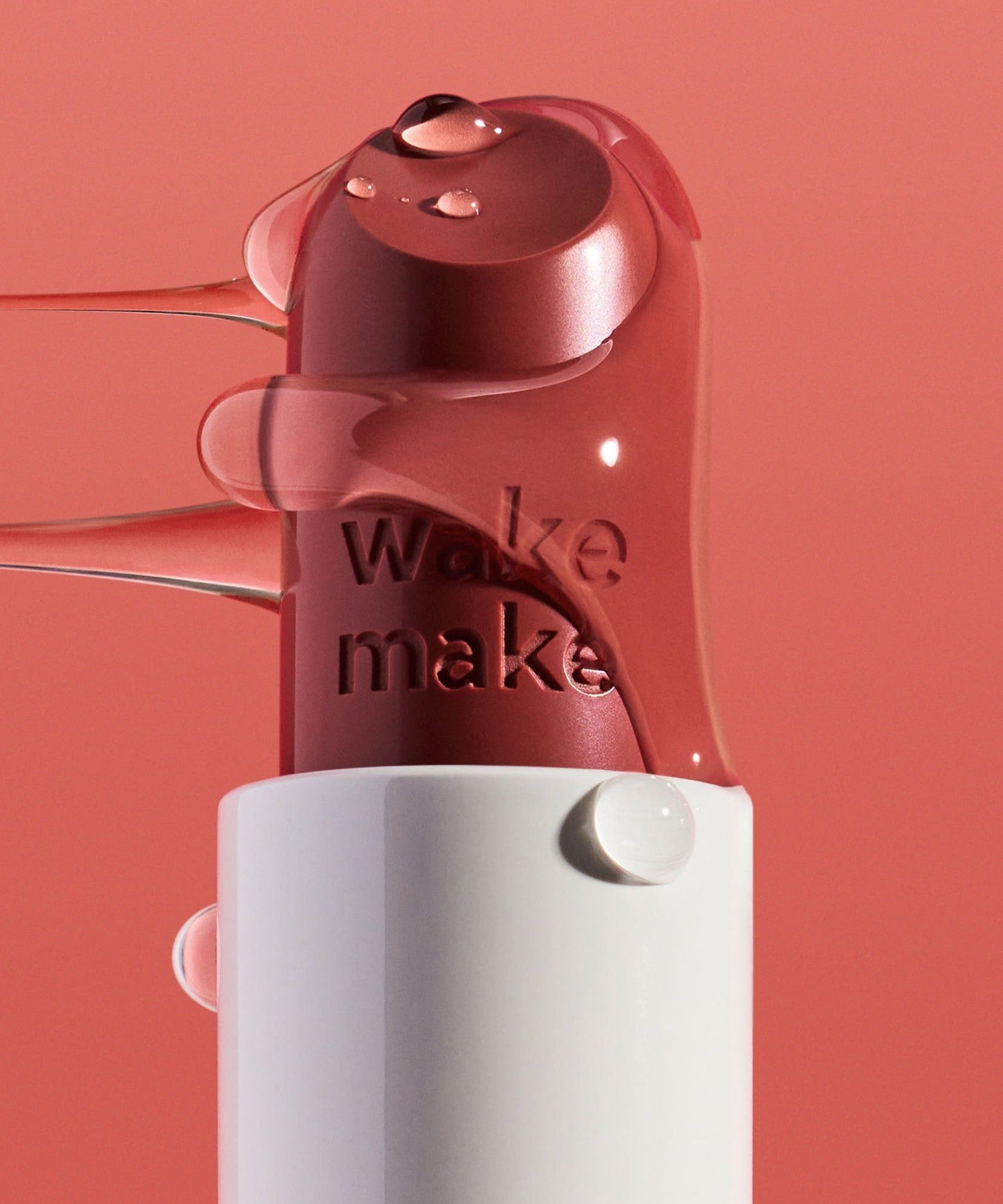 WAKEMAKE Healthy Glow Balm Sticks, marque sur baume stick, flacon rose sur fond corail, visuel beauté