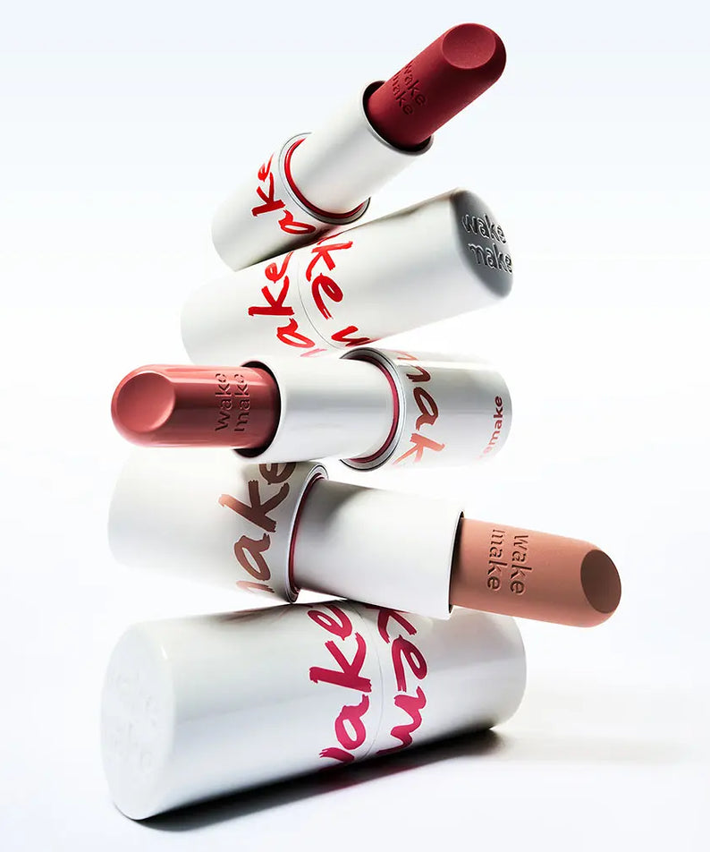 WAKEMAKE Soft Blurring Balm Stick de la marque WAKEMAKE, baume stick maquillage sur fond blanc, vue produit.