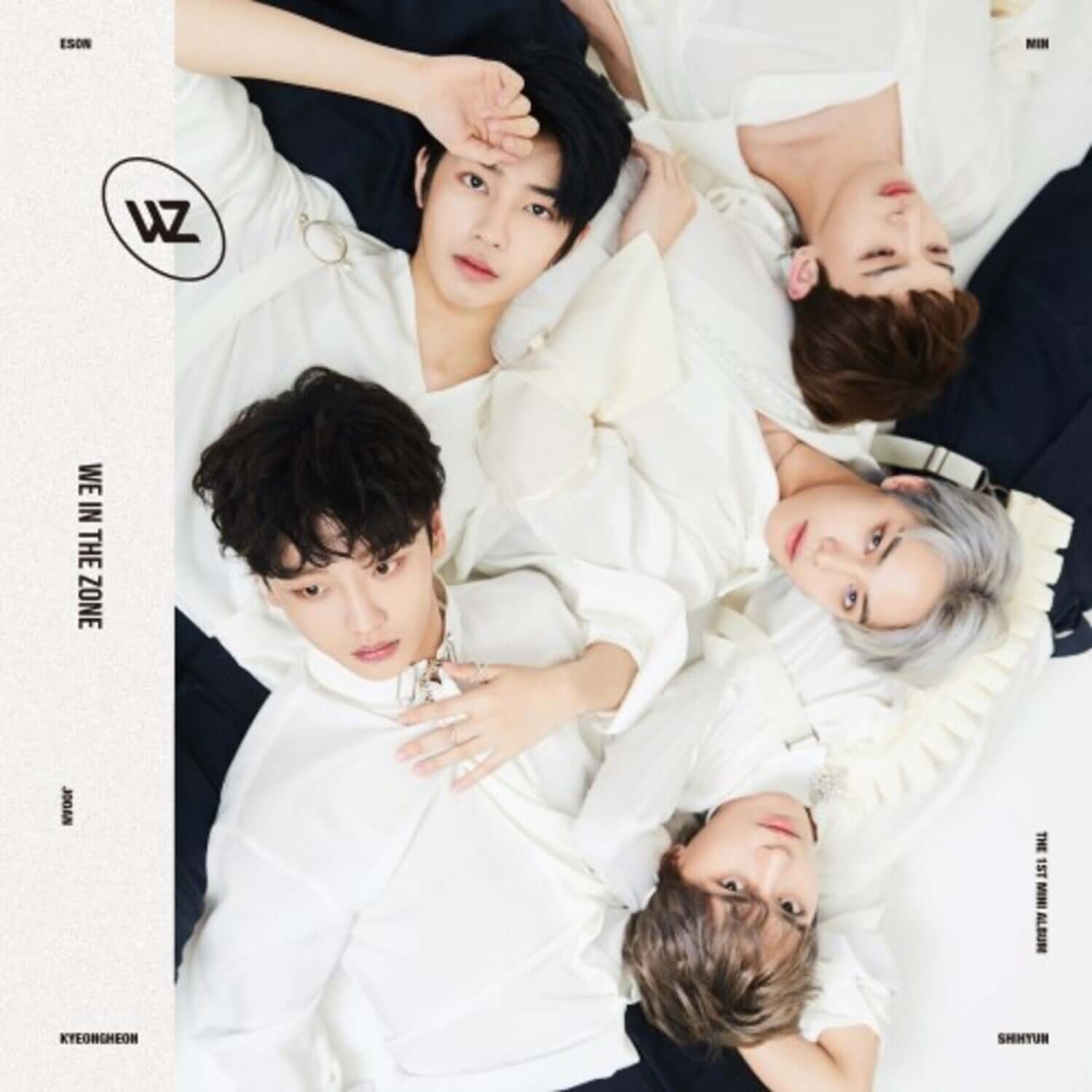 WE IN THE ZONE - 1st Album [WE IN THE ZONE] - Album Kpop, visuel Kpop de groupe en blanc, couvertures fan