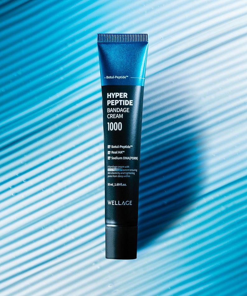 WELLAGE Hyper Peptide Bandage Cream 50ml, tube crème marquée sur fond bleu rayé, produit WELLAGE en gros plan.