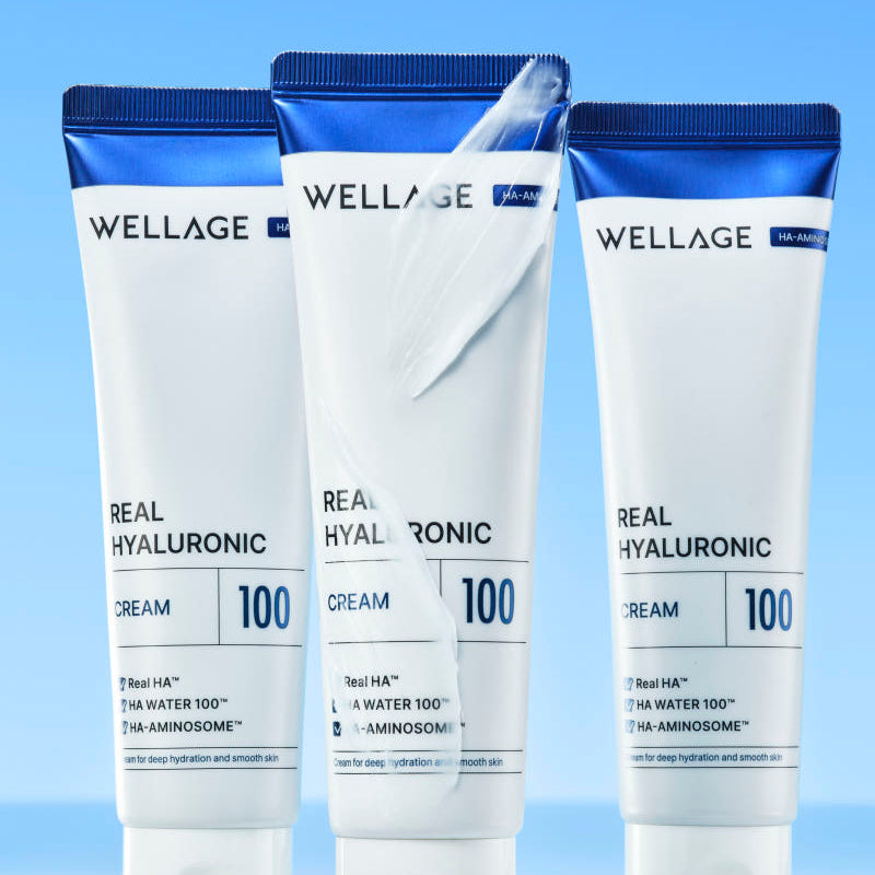 WELLAGE Real Hyaluronic 100 Cream 80ml : trois tubes crème hydratante sur fond bleu, visuel produit de la marque WELLAGE.