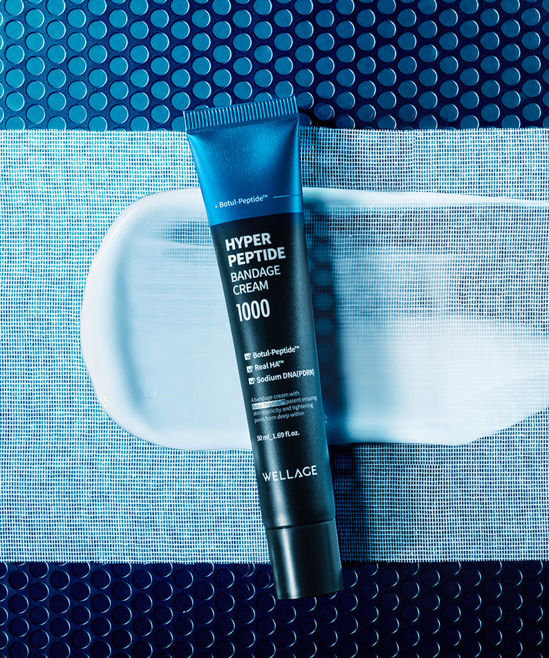 Crème WELLAGE Hyper Peptide Bandage 50ml sur fond bleu texturé.
