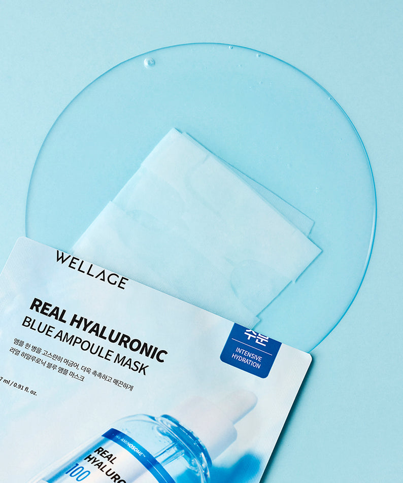 WELLAGE Real Hyaluronic Blue Ampoule Mask 5 Sheets, masques soins visage hydratants sur fond bleu, soin peau