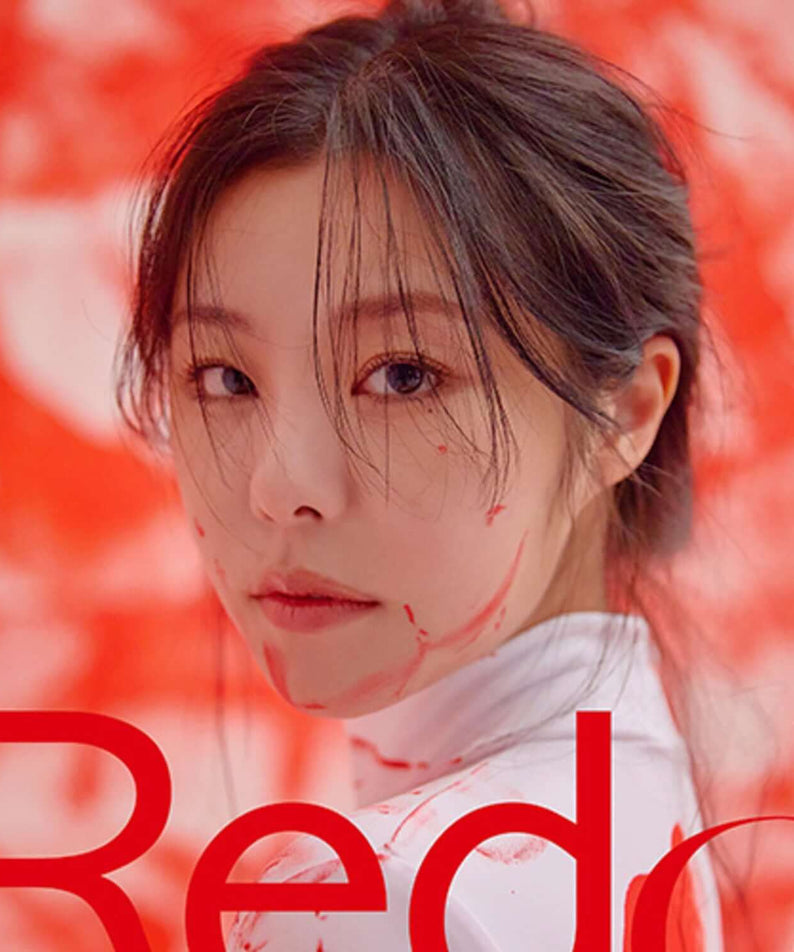 WHEE IN - [Redd] - Album Kpop de WHEE IN, visuel portrait rouge/rose, ambiance émotionnelle sur pochette
