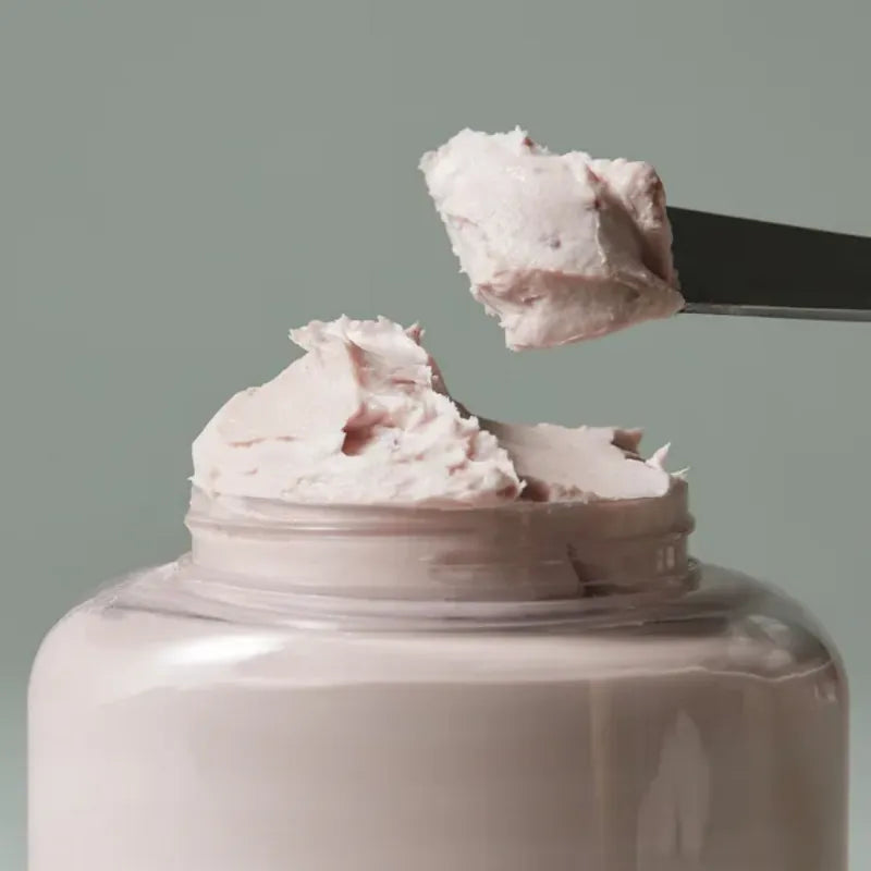 WHIPPED Vegan Topping Body Butter 190g : pot de body butter végétalien fouetté, texture crème sur fond vert, marque non visible