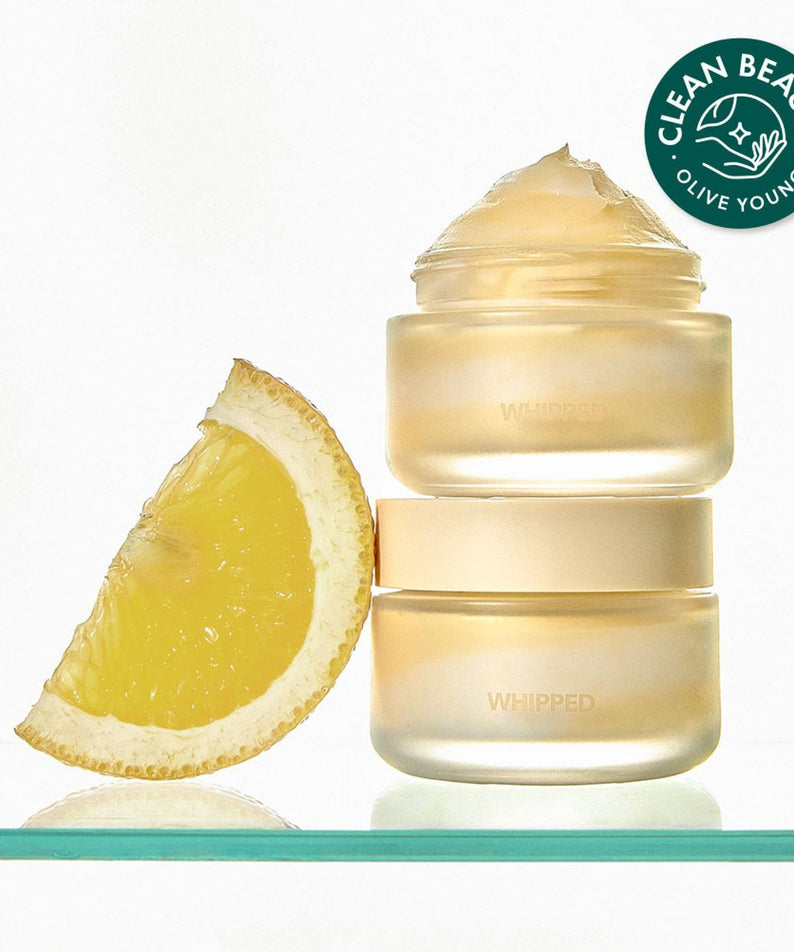 WHIPPED Yujamong Vegan Vita Souffle Cream 50g avec tranches de citron, produit de beauté vegan pour peau éclatante. Clean Beauty.