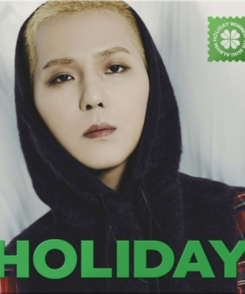 WINNER - 4th MINI ALBUM [HOLIDAY] (DIGIPACK ver.) MINO ver. - Album Kpop : visuel “Holiday” avec visages et badge vert.