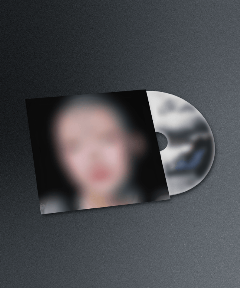 XG - 2nd Mini Album [AWE] (Solo ver. COCONA) - Album Kpop, pochette solo XG sur fond gris