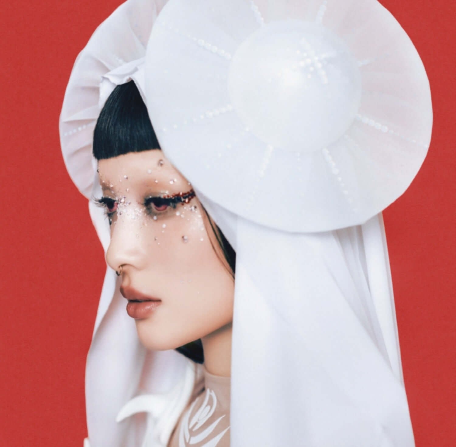 XG - 核‘ (Solo ver. JURIN) - Album Kpop, visuel de couverture JURIN en voile blanc sur fond rouge, style K-pop XG