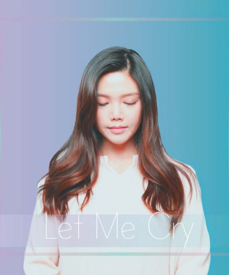 YU SARANG - [Let Me Cry] - Album Kpop : portrait de la chanteuse, ambiance pastel, texte “Let Me Cry” sur fond bleu