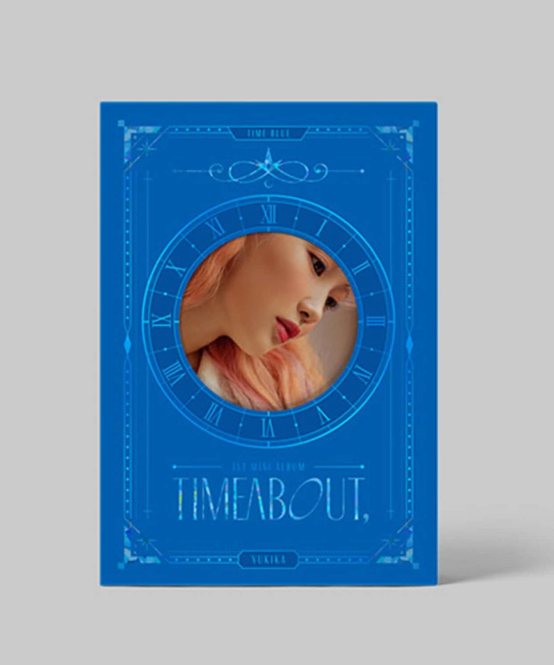 YUKIKA - [timeabout] TIME BLUE ver. - Album Kpop : pochette bleue avec horloge et portrait de la chanteuse