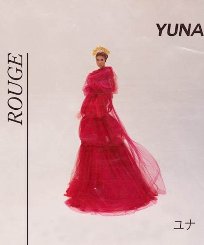 YUNA - [Rouge] - Album Kpop, visuel cover avec YUNA en robe rouge sur fond clair, concept artistique ROUGE