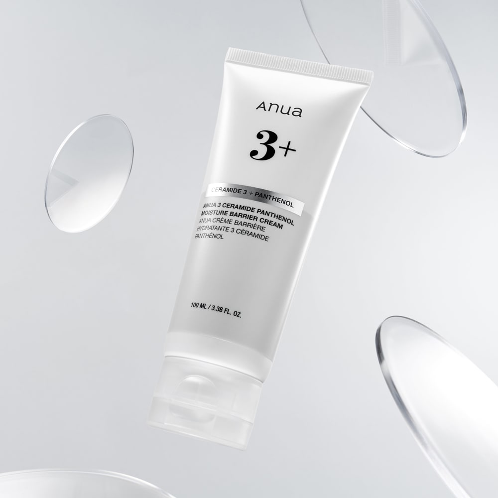 Décris l'image en français en mentionnant le produit, la marque et le contexte visuel : ANUA Ceramide 3 + Panthenol Moisture Barrier Cream 100ml.
