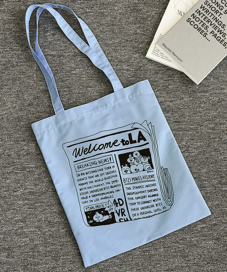 BT21 ECO BAG LA CITY EDITION, sac/ pochette LINE FRIENDS bleu sur tissu gris, imprimé “Welcome to LA” et personnages BT21