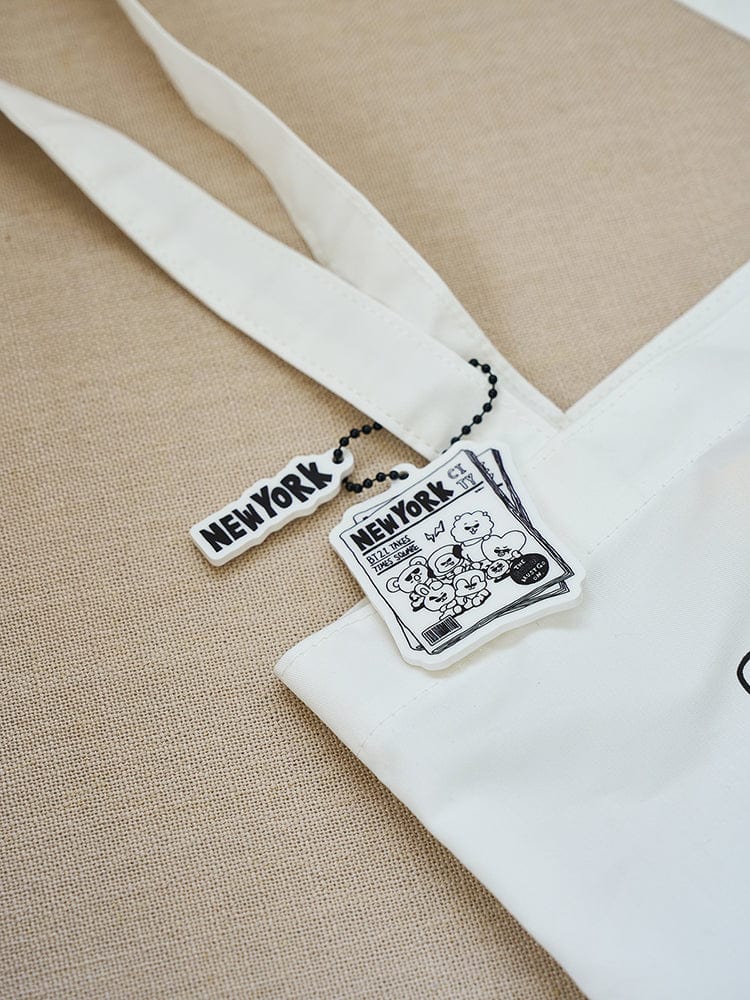 BT21 ACRYLIC KEYRING NEW YORK CITY EDITION : porte-clés acrylique officiel sur tote bag, personnages LINE FRIENDS