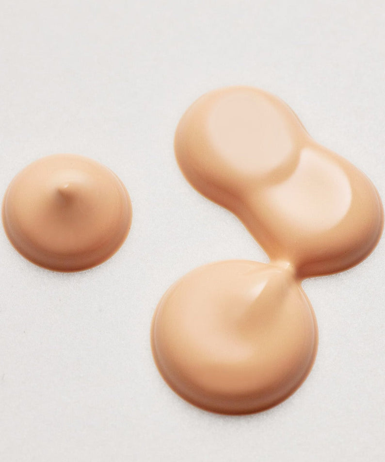 PARNELL Cicamanu Skin Fit Cover Concealer de PARNELL, texture crème visible sur fond clair.