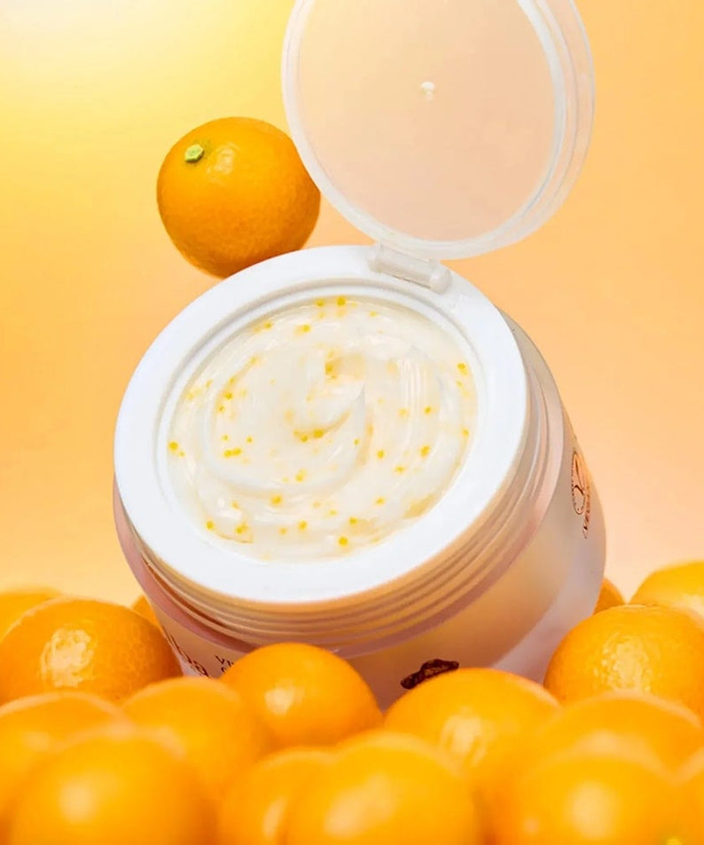 Crème D'ALBA Vita Toning Capsule Complex 55g avec capsules de vitamine en fond d'oranges juteuses, hydratation et éclat optimal.
